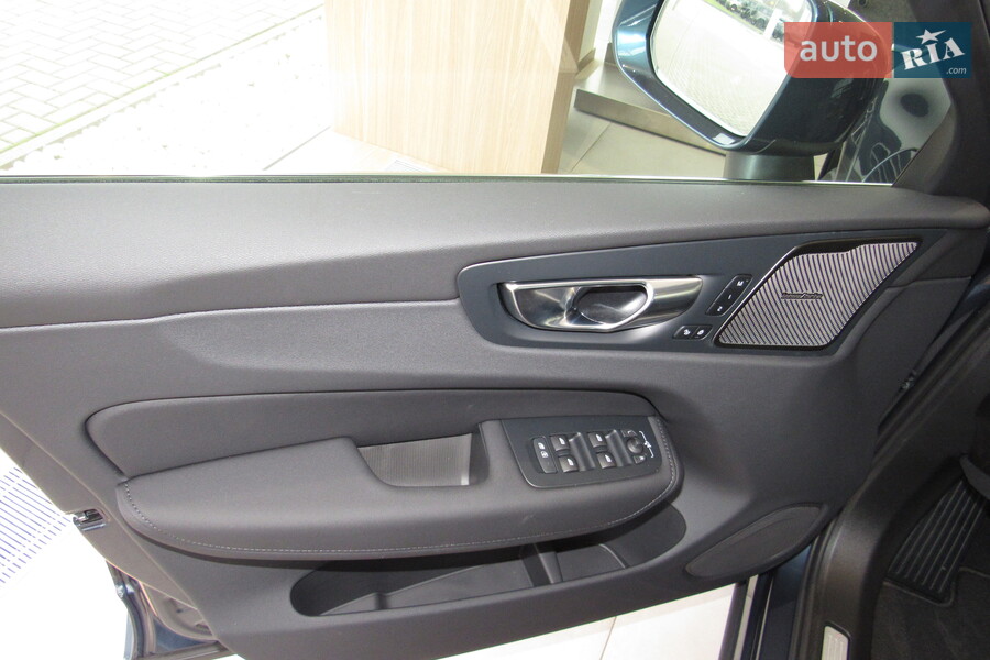 Volvo XC60 - фото 24