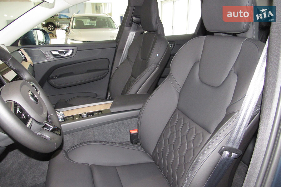 Volvo XC60 - фото 26