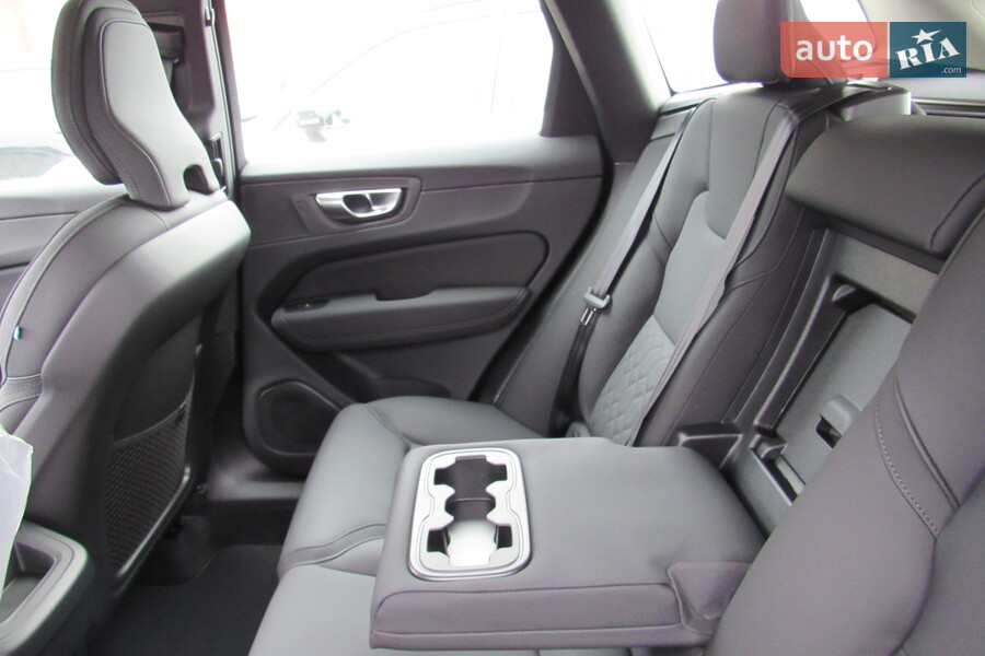 Volvo XC60 - фото 9