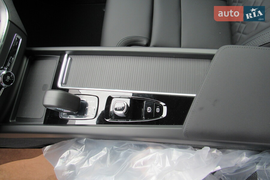 Volvo XC60 - фото 10