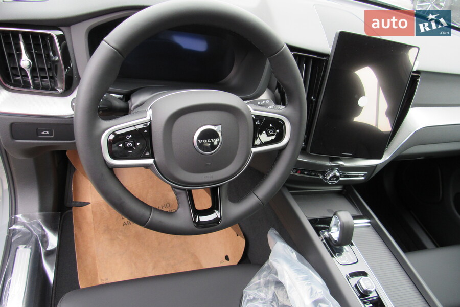 Volvo XC60 - фото 11