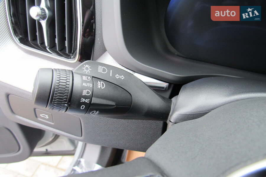 Volvo XC60 - фото 8