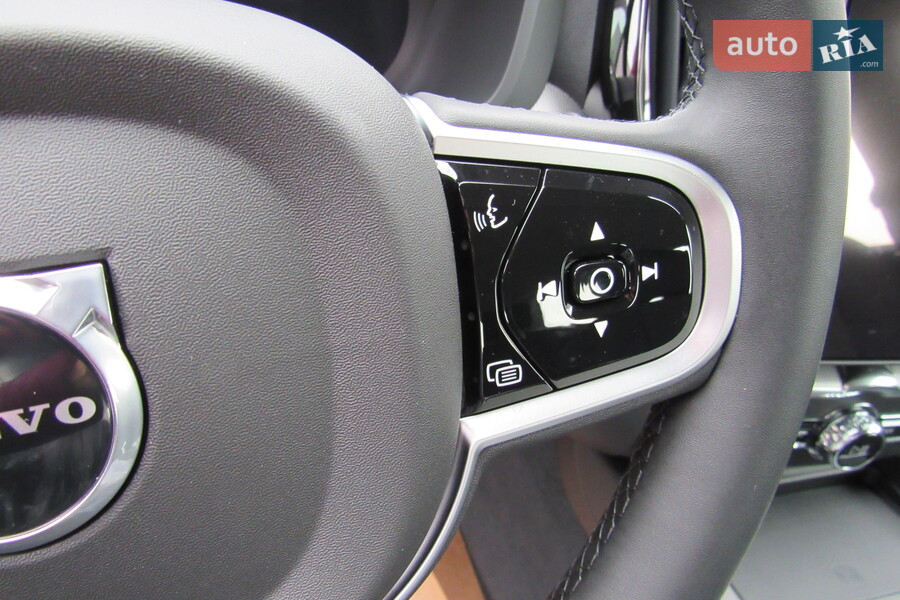 Volvo XC60 - фото 16