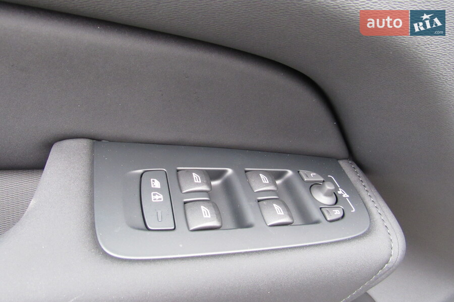 Volvo XC60 - фото 14