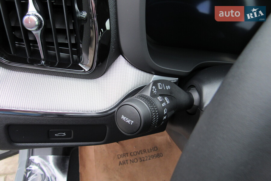 Volvo XC60 - фото 17