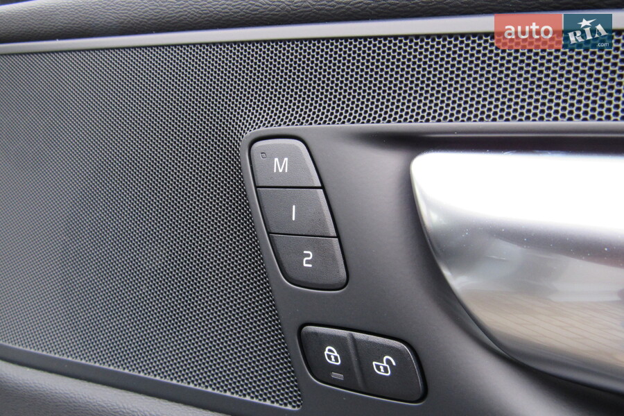 Volvo XC60 - фото 19