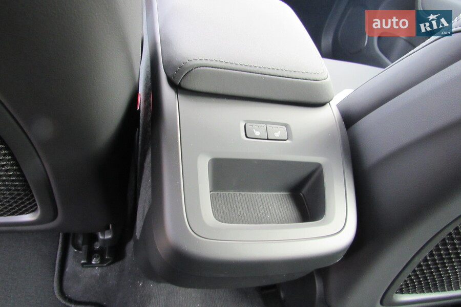 Volvo XC60 - фото 11