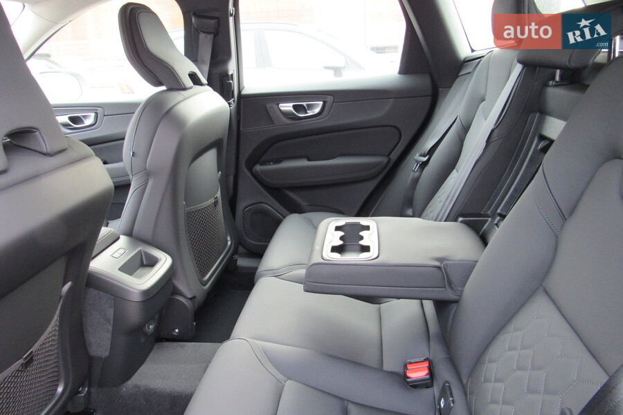 Volvo XC60 - фото 10