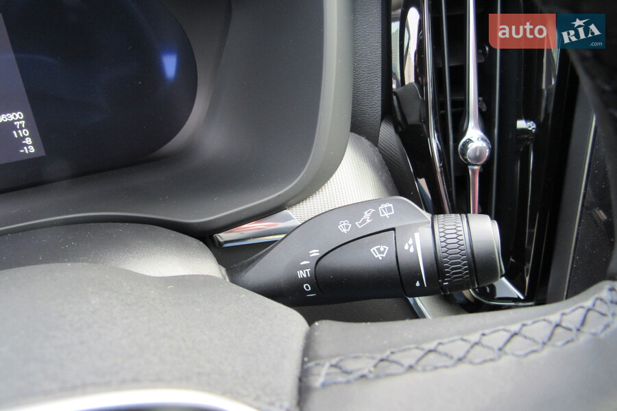 Volvo XC60 - фото 16