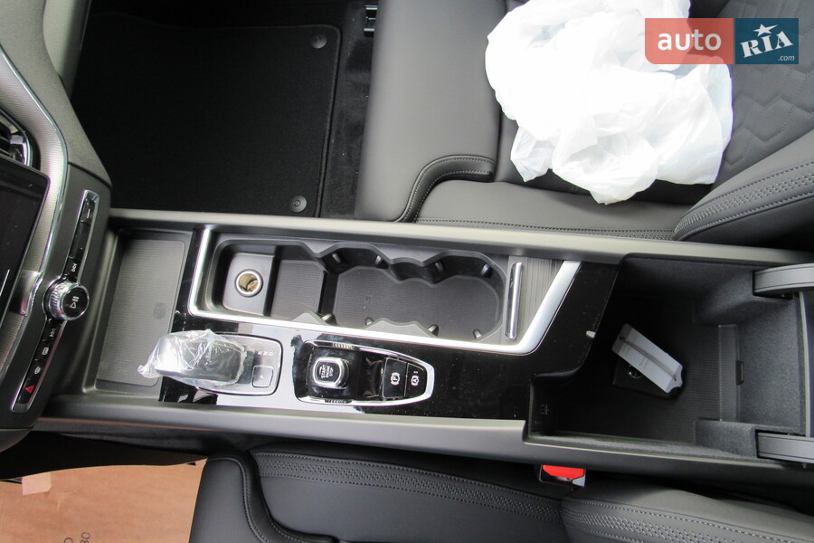 Volvo XC60 - фото 18