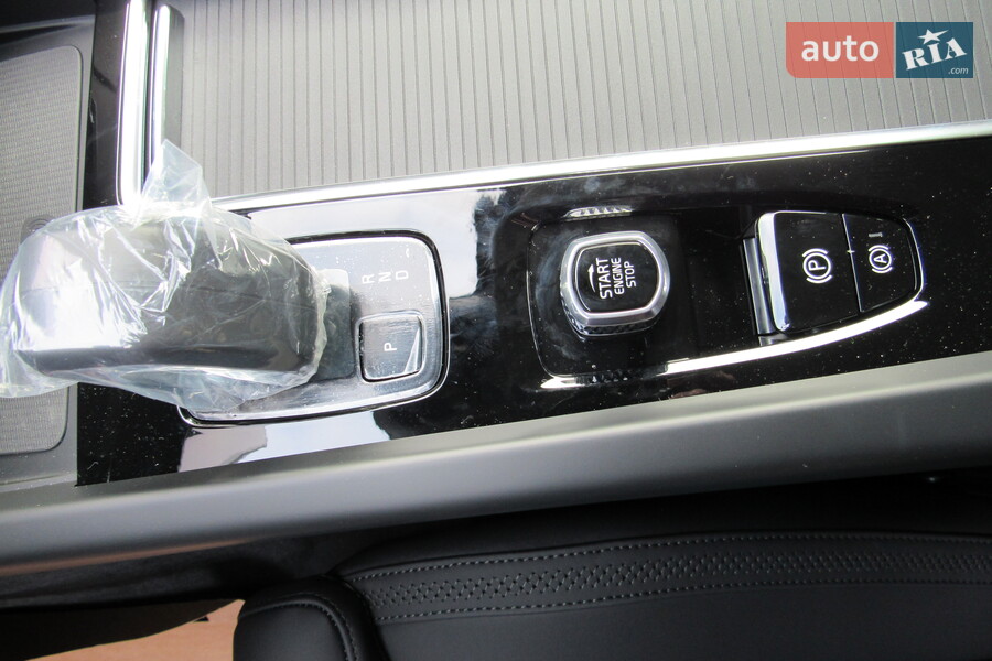 Volvo XC60 - фото 19