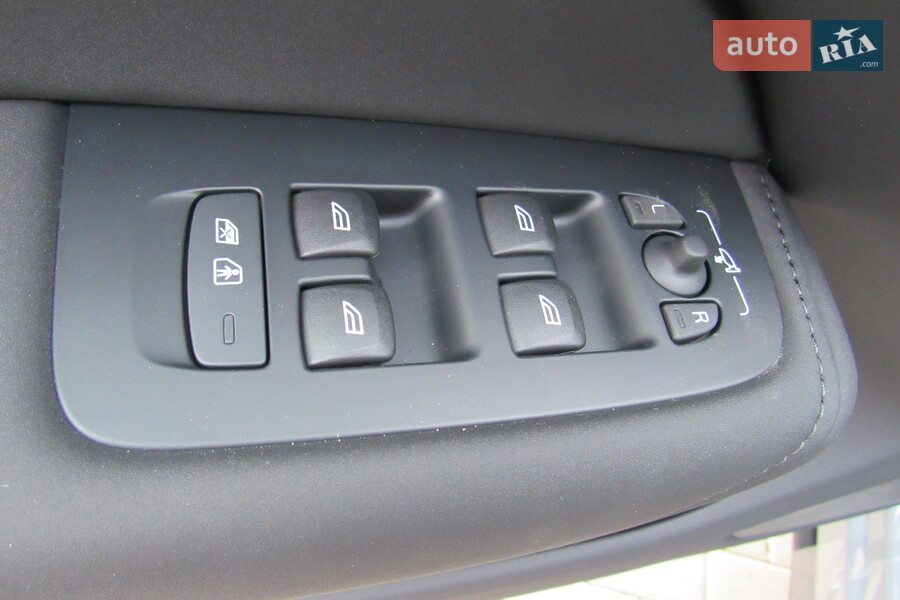 Volvo XC60 - фото 8