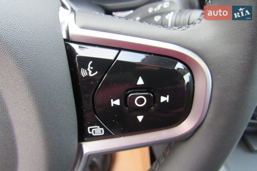 Volvo XC60 - фото 10