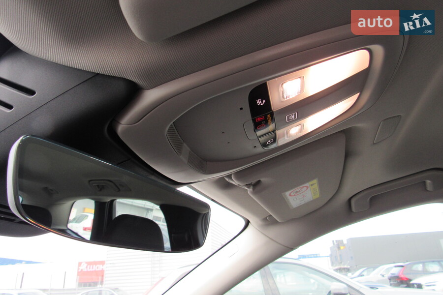 Volvo XC60 - фото 12