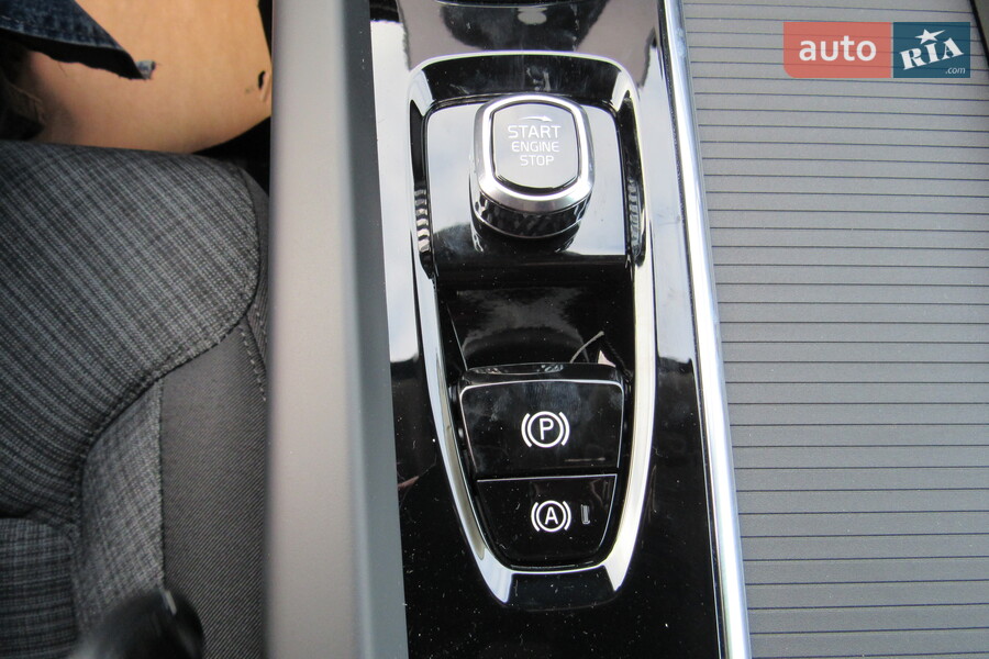 Volvo XC60 - фото 21