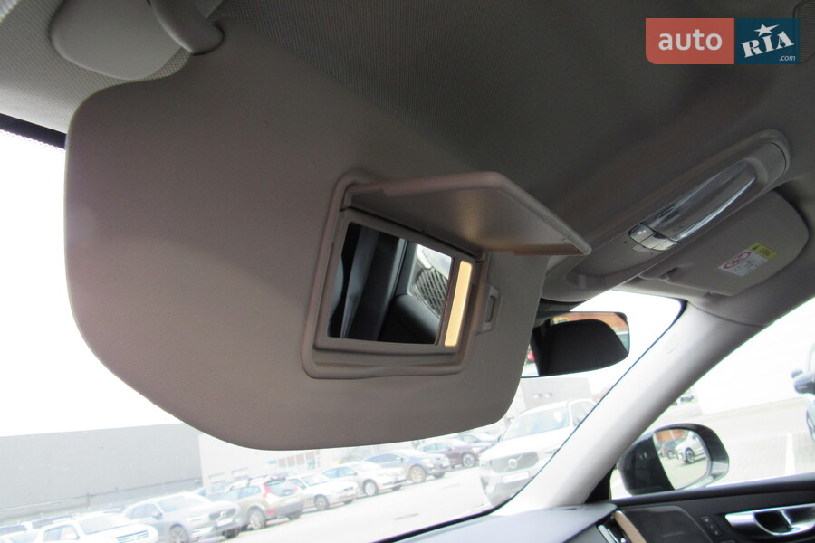 Volvo XC60 - фото 17