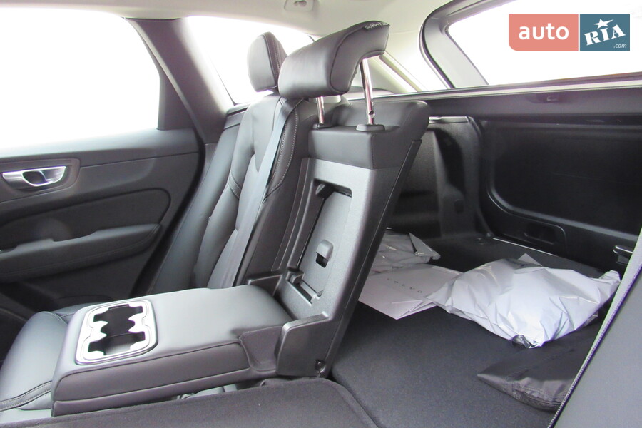 Volvo XC60 - фото 18