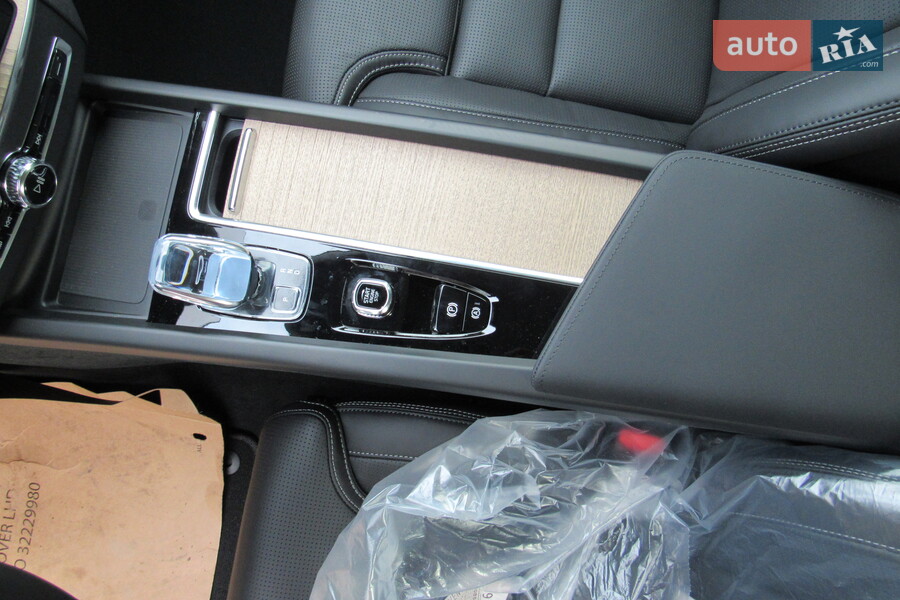 Volvo XC60 - фото 22