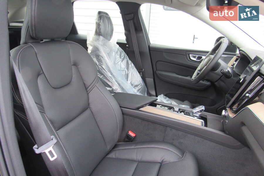 Volvo XC60 - фото 24
