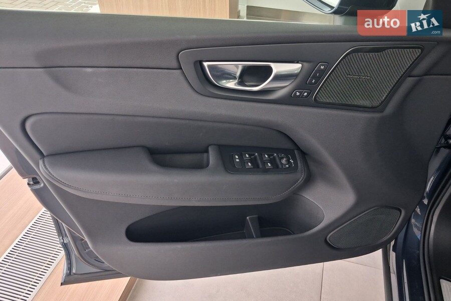 Volvo XC60 - фото 11