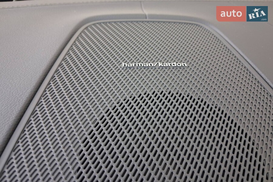 Volvo XC60 - фото 12