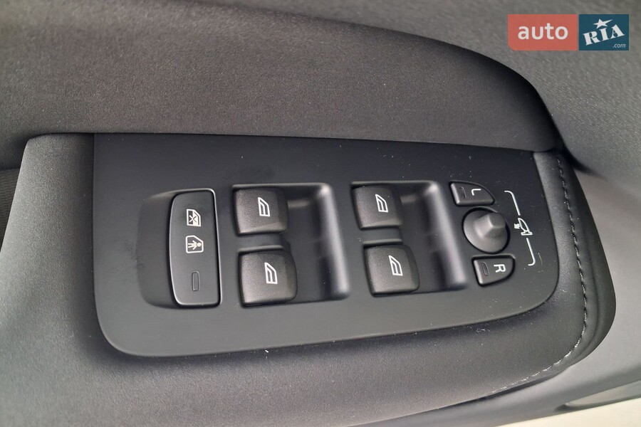 Volvo XC60 - фото 13