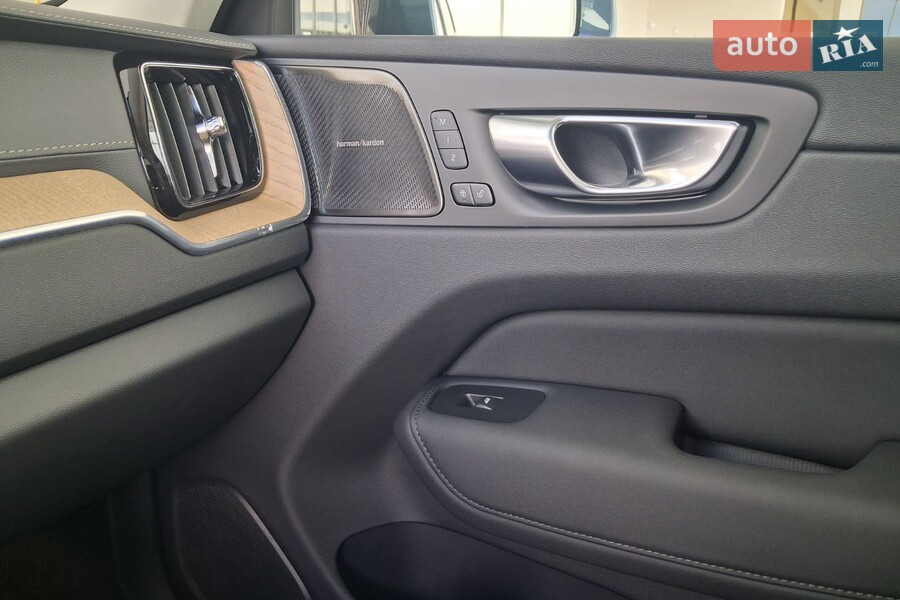 Volvo XC60 - фото 14