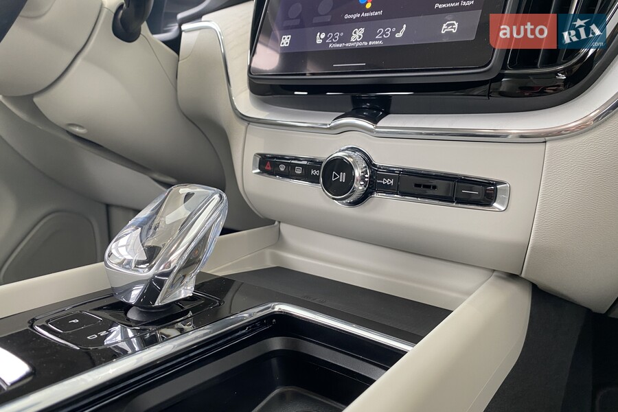Volvo XC60 - фото 24