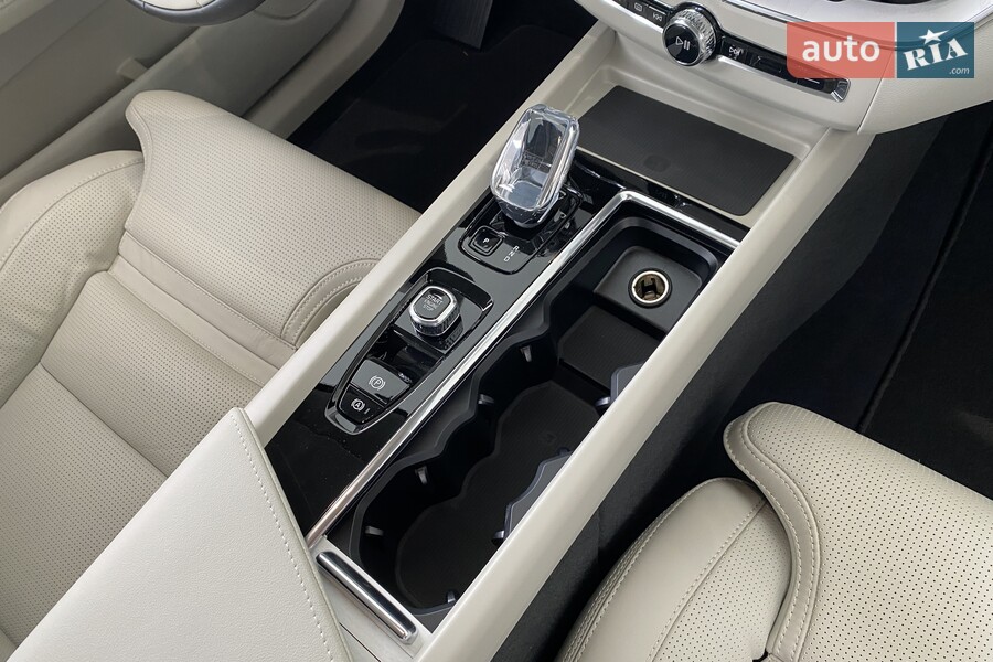 Volvo XC60 - фото 23