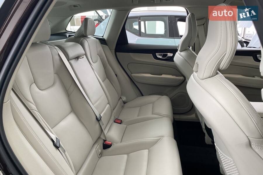 Volvo XC60 - фото 26
