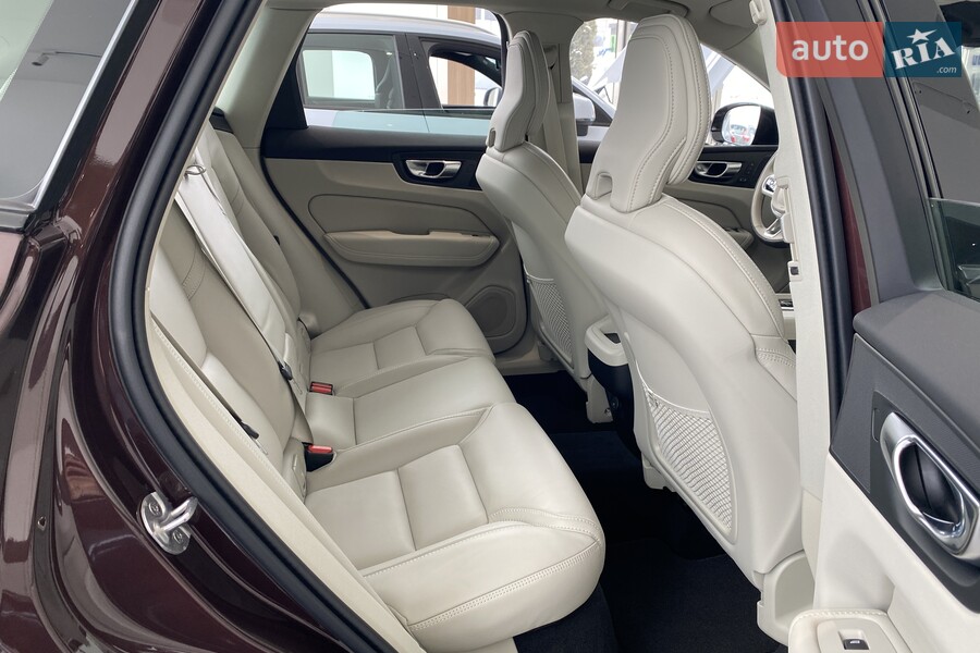 Volvo XC60 - фото 25