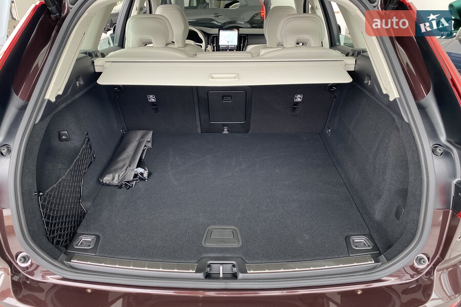 Volvo XC60 - фото 12