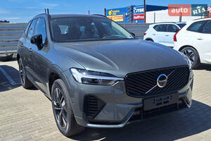 Volvo XC60 Plus Dark