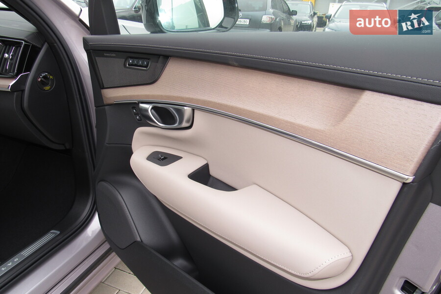 Volvo XC90 Recharge - фото 14