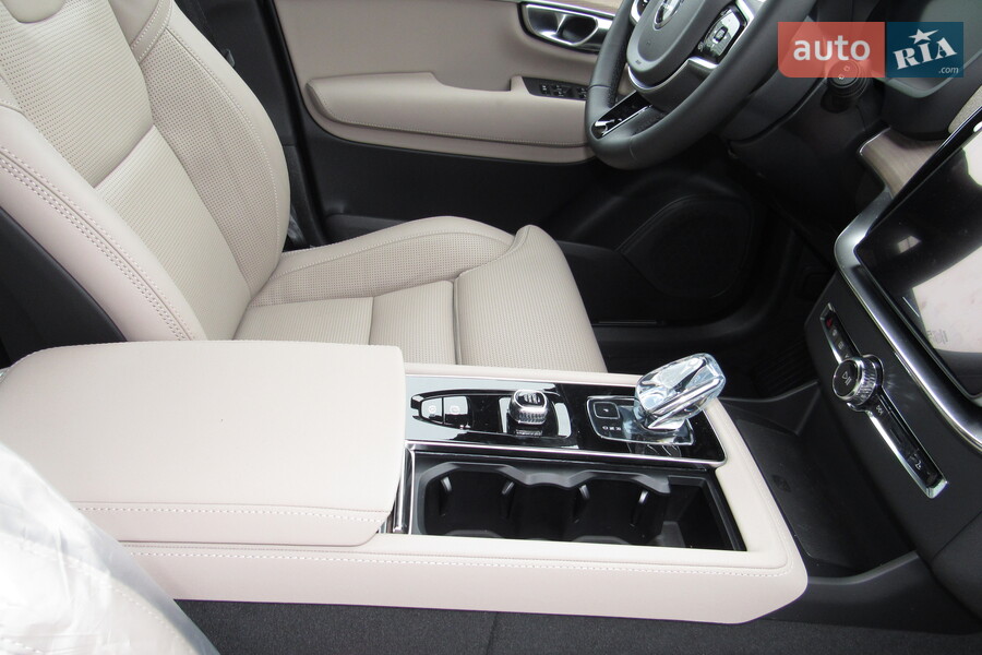 Volvo XC90 Recharge - фото 12