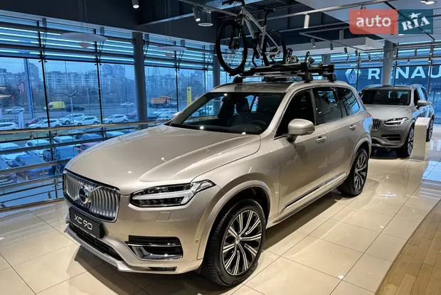 Volvo XC90 Plus Bright