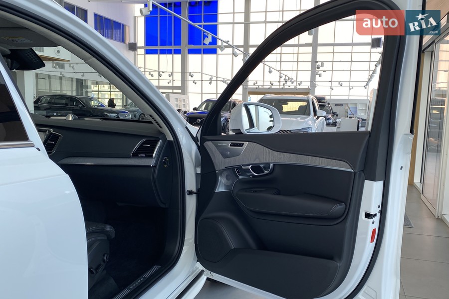 Volvo XC90 - фото 10