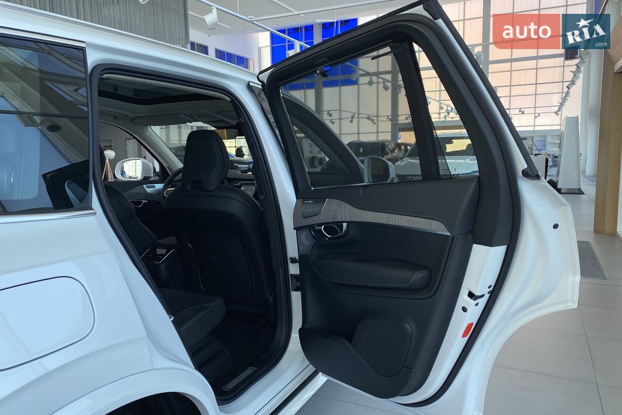 Volvo XC90 - фото 17