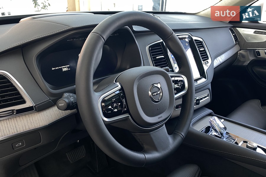 Volvo XC90 - фото 24