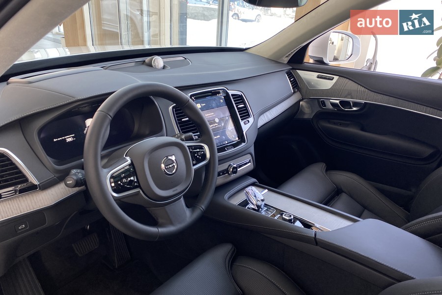 Volvo XC90 - фото 25