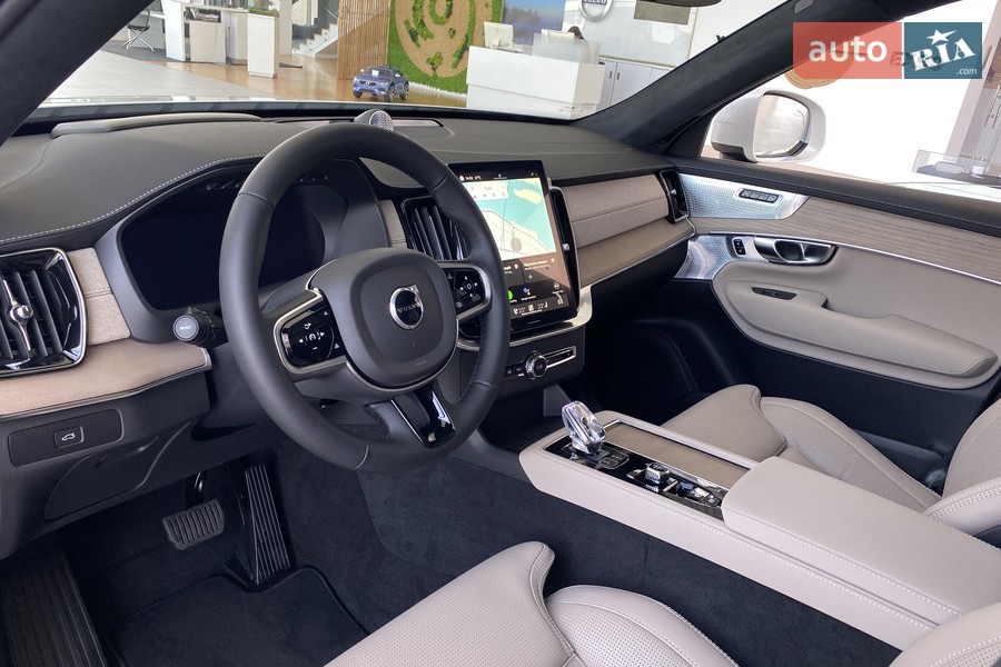 Volvo XC90 - фото 18