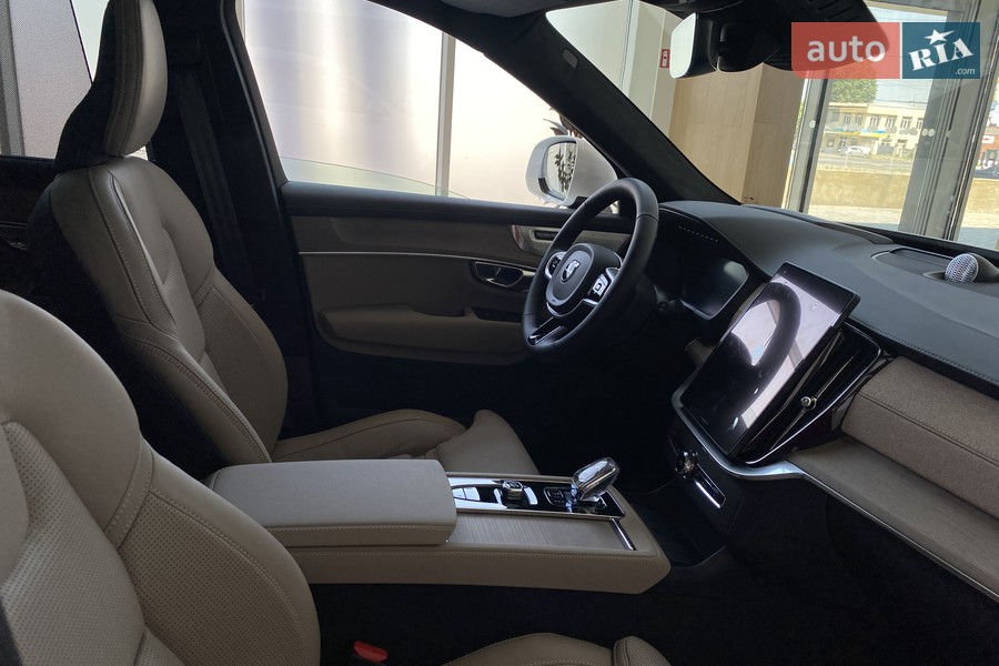Volvo XC90 - фото 24