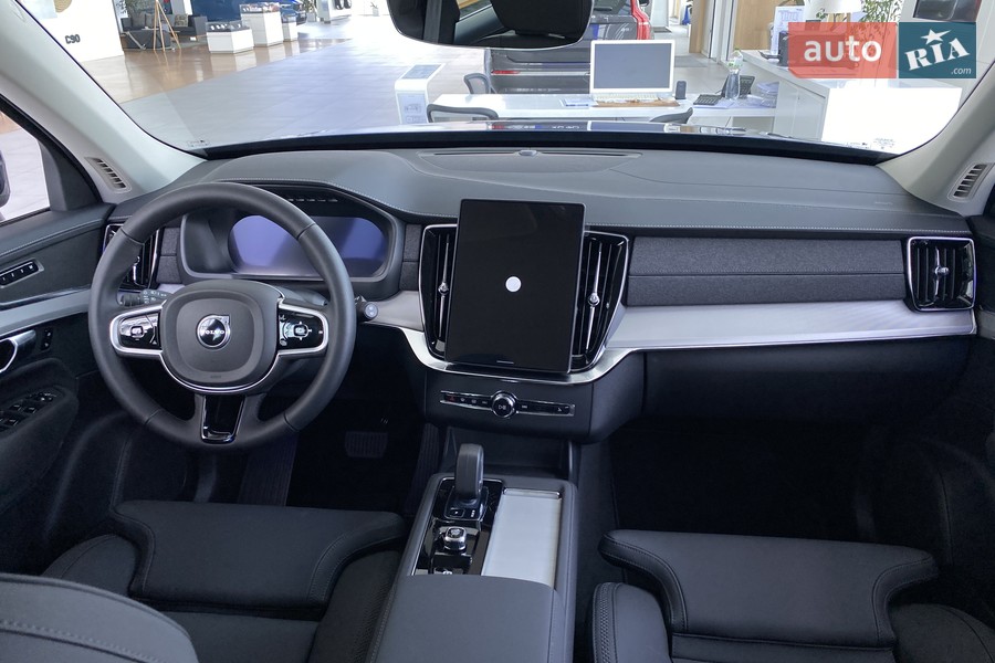 Volvo XC90 - фото 12