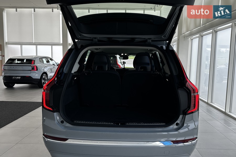 Volvo XC90 - фото 8