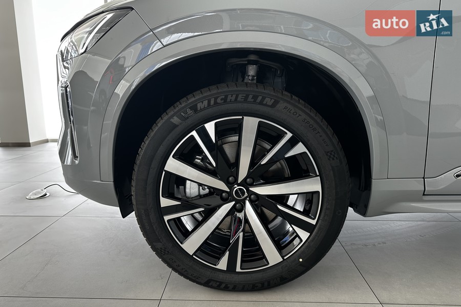 Volvo XC90 - фото 7