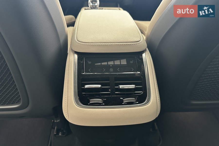 Volvo XC90 - фото 22
