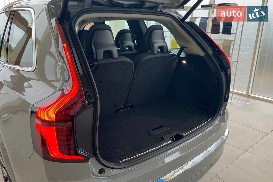 Volvo XC90 - фото 25