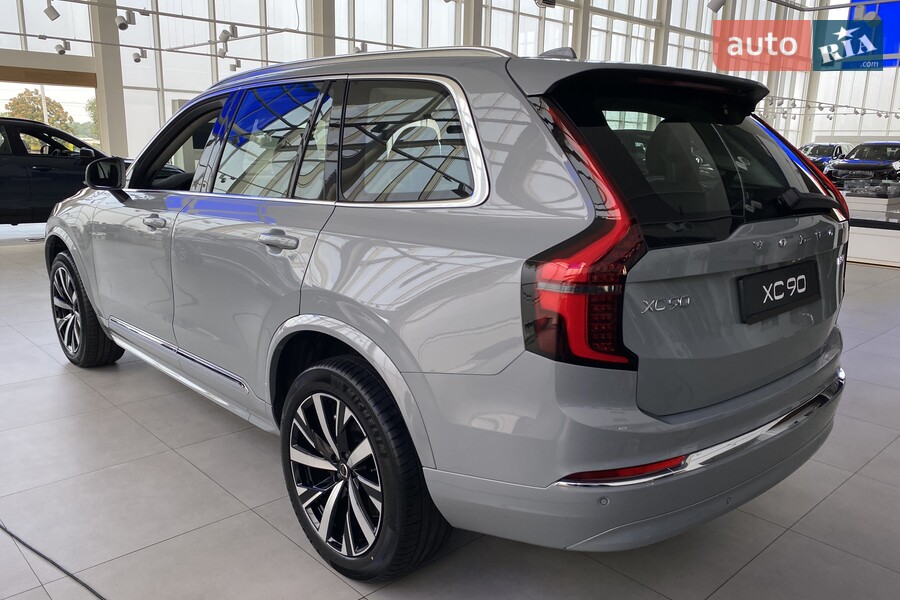 Volvo XC90 - фото 8