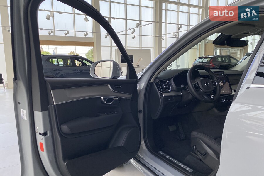 Volvo XC90 - фото 17