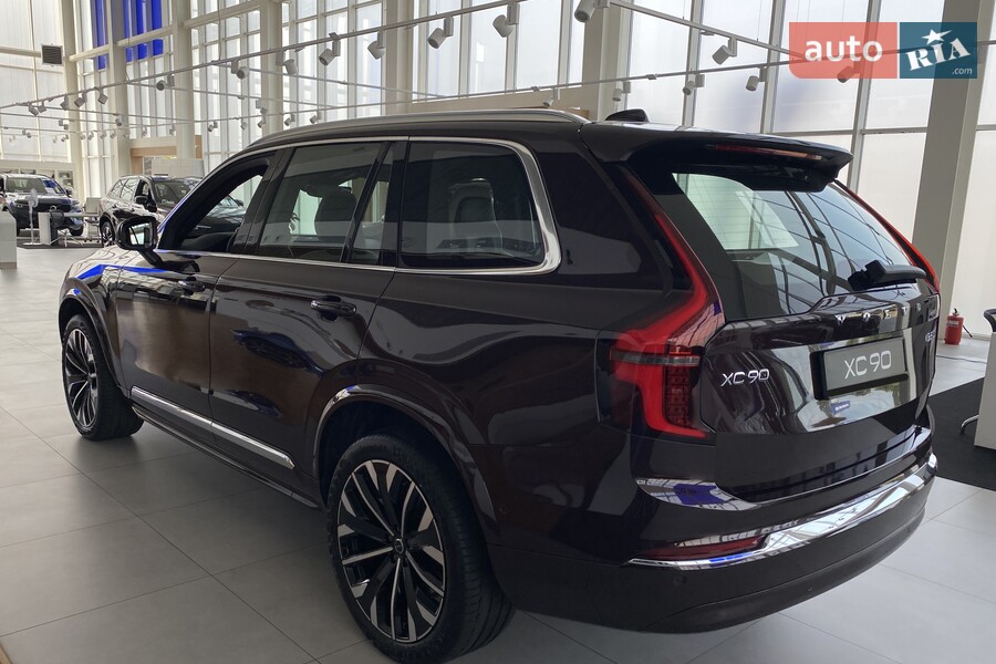 Volvo XC90 - фото 8